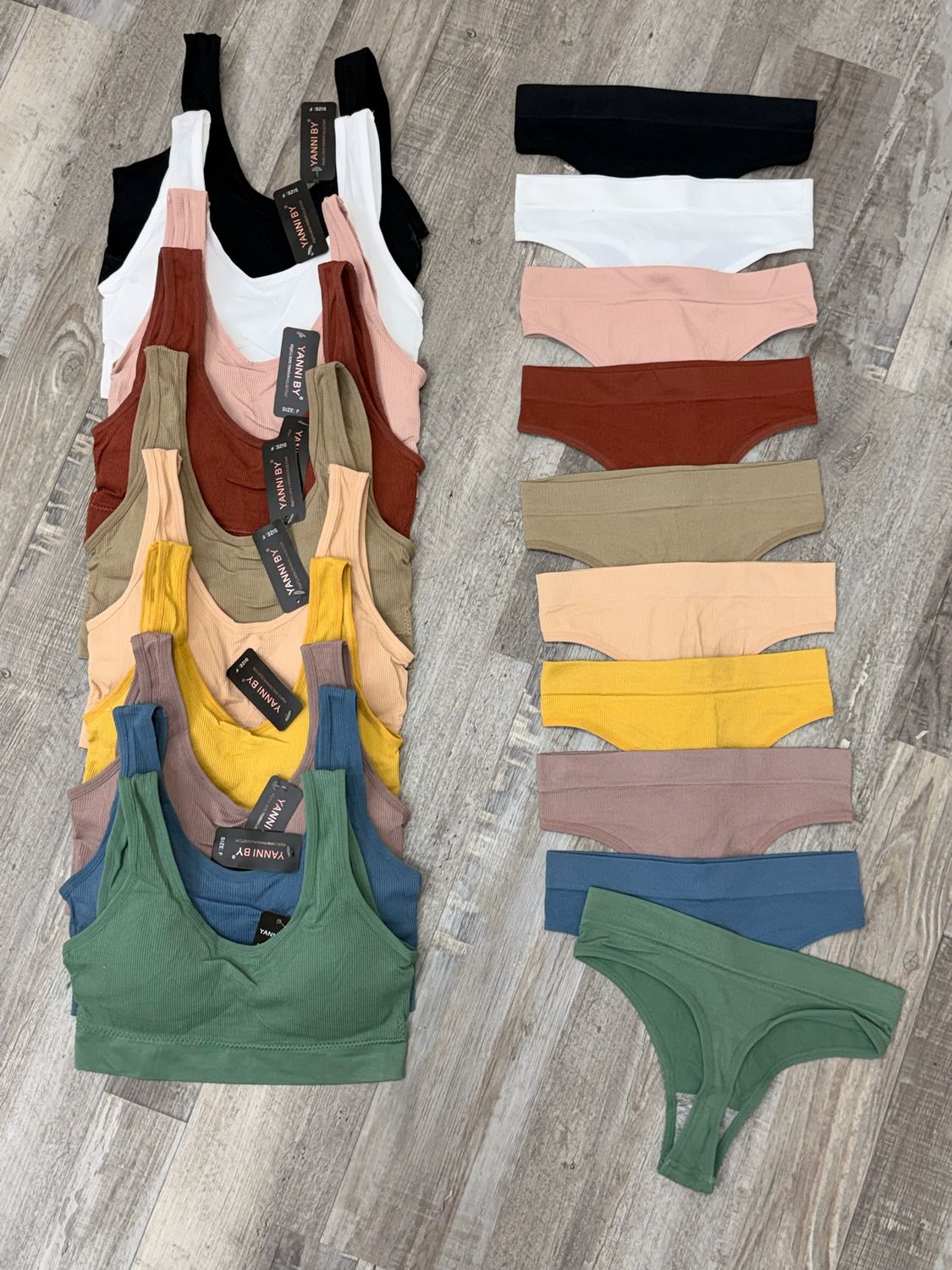 Conjunto de Ropa Interior por mayor ($290 c/u paquete de 6 unidades) Conjunto de Ropa Interior por mayor ($290 c/u paquete de 6 unidades)