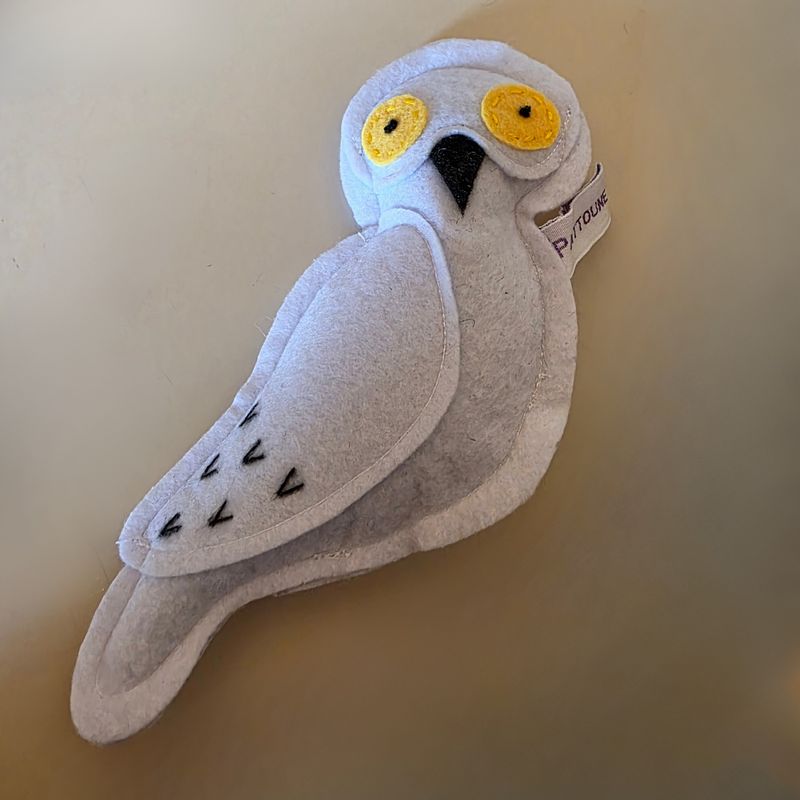 Hibou des Sor’chatiers jouet pour chat blanc en feutrine fait main