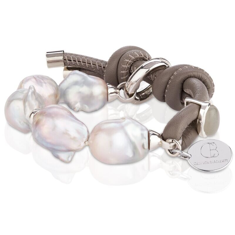 Perlenarmband 'Hippie de Luxe' aus barocken Perlen mit Nappalederband in Silber