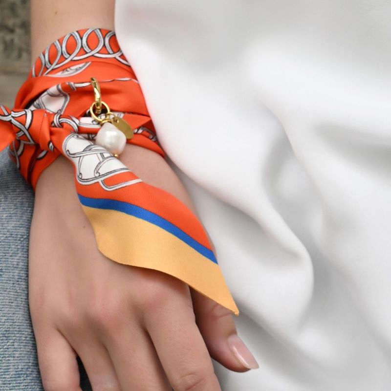 Das Luxus-Twilly aus 100% Seide