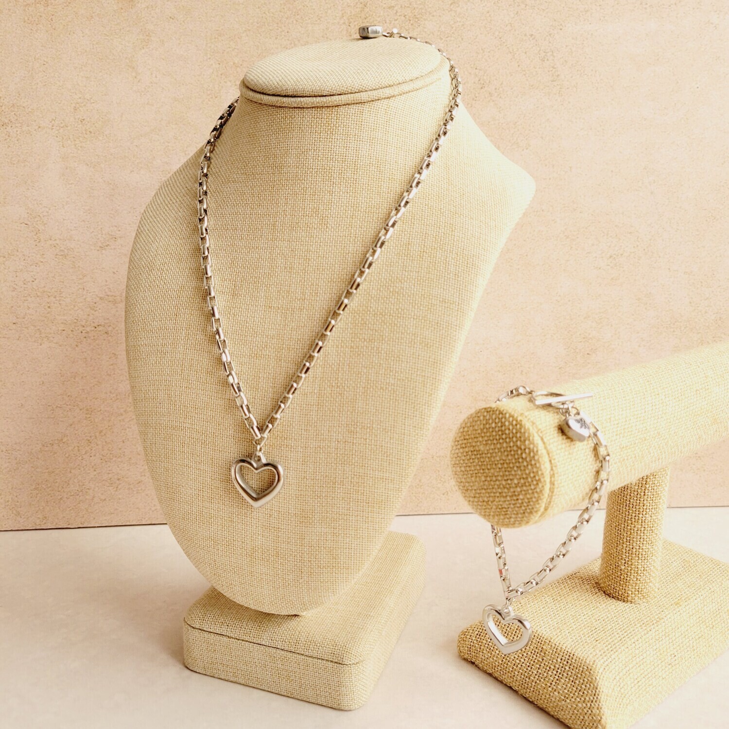 Set de Acero Inoxidable con Diseño de Corazón, Cadena Gruesa: Un Toque de Amor y Fuerza