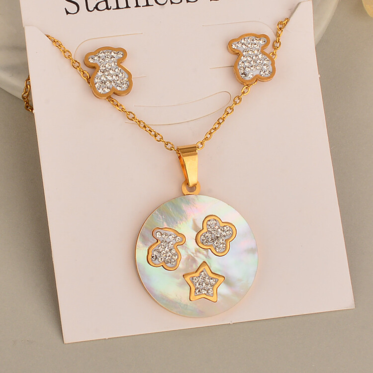 Set de Osito con Cadena y Dije con Brillantes y Aretes: Encanto y Dulzura en un Solo Conjunto
