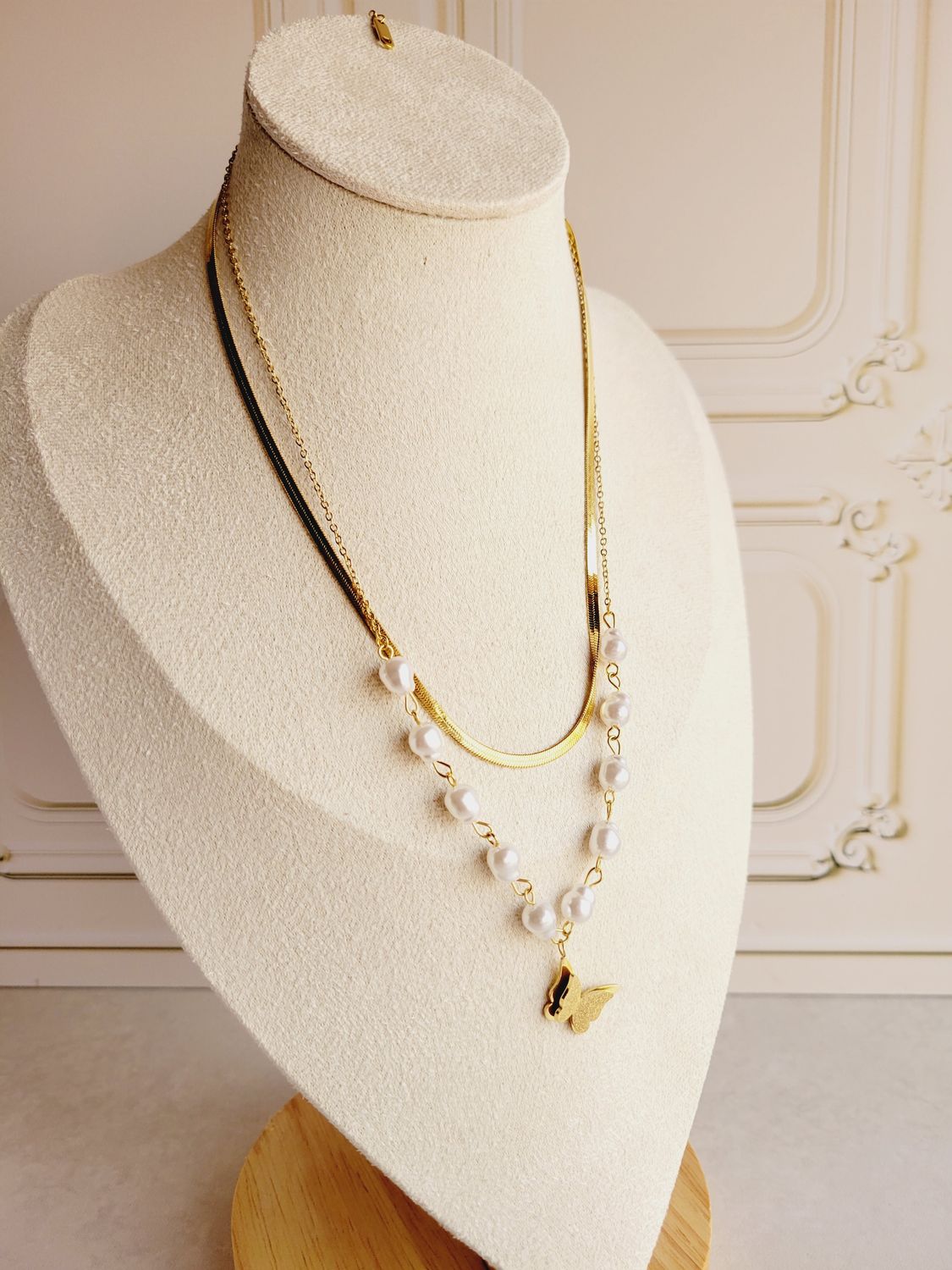 Gargantilla Doble con Dije de Mariposas y Perlas