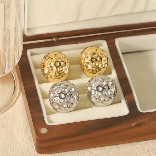 Aretes de Borlas Martilladas
