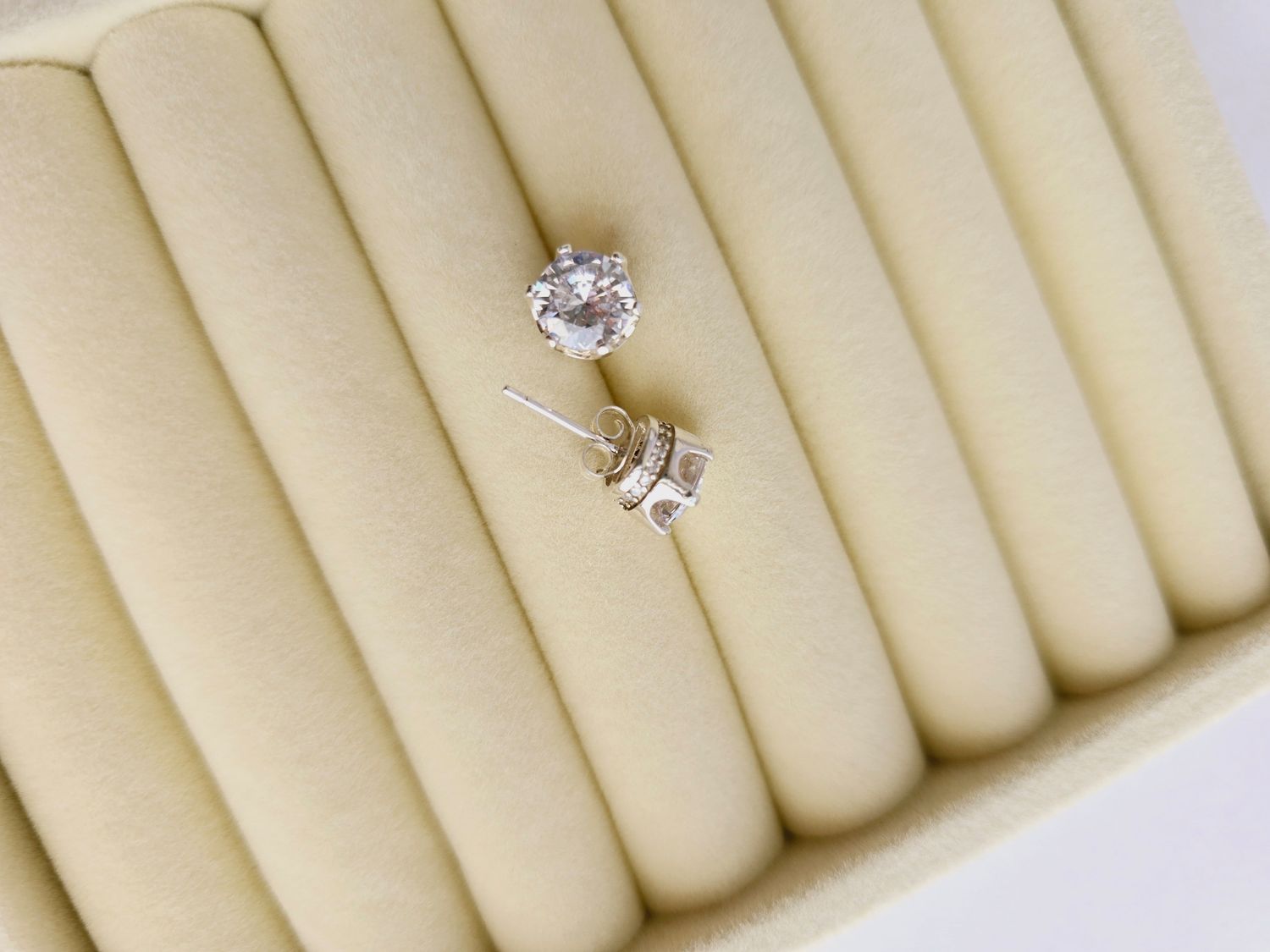 Aretes pequeños de cristal