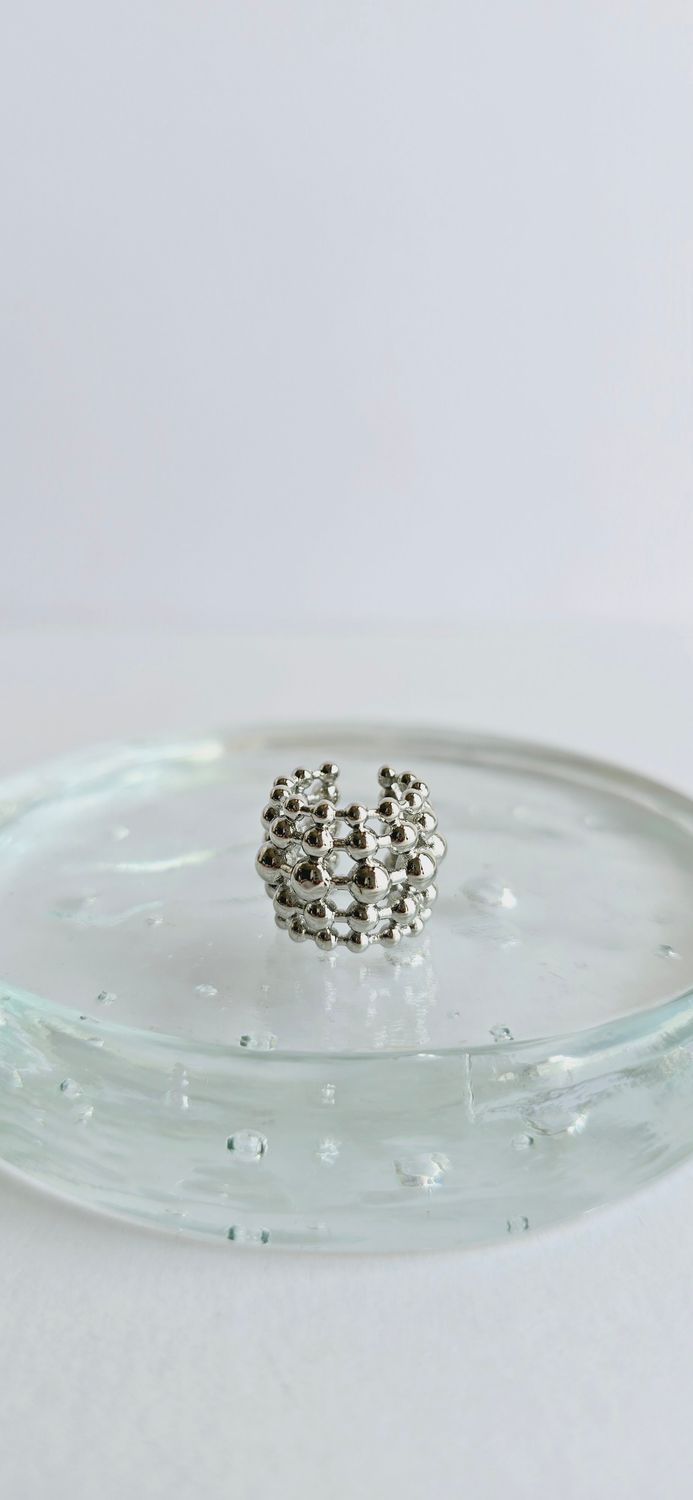 Ear cuff bolitas