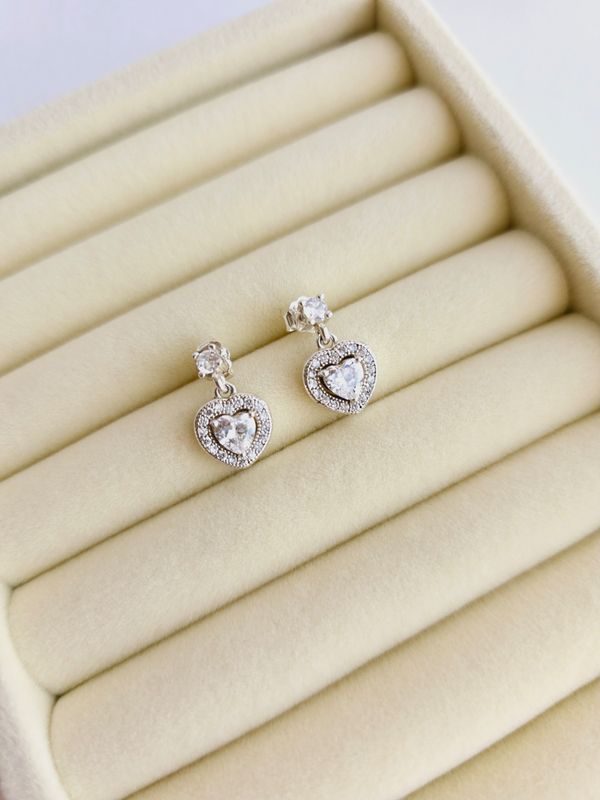Aretes de corazón con cristales