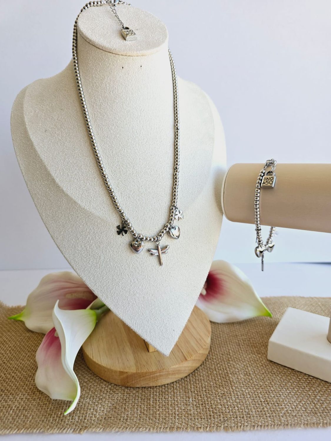 Set de Acero Inoxidable con Dijes Colgantes de Libélula, Trébol y Corazón + Pulsera a Juego: Un Toque de Buena Suerte y Elegancia