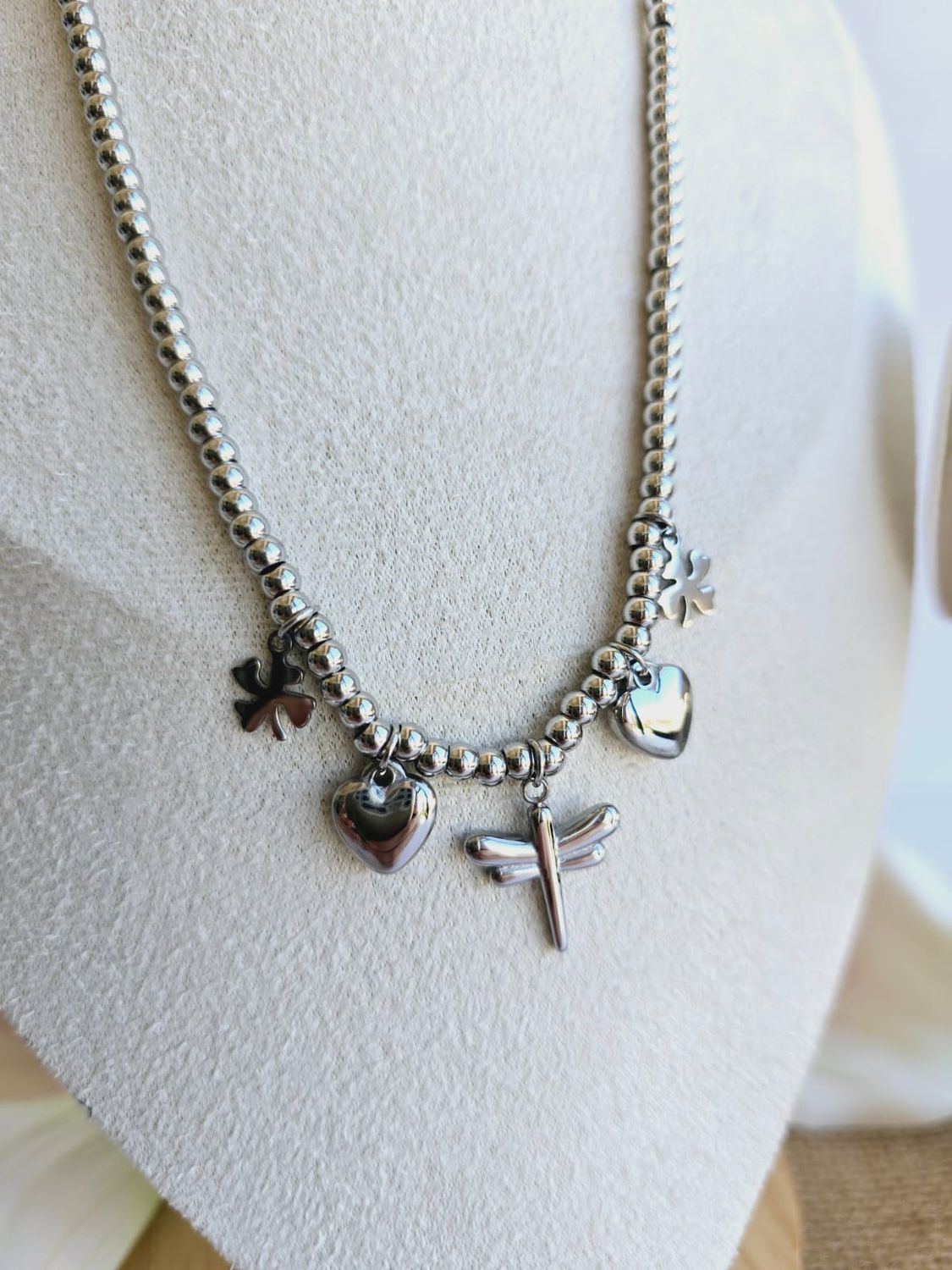 Set de Acero Inoxidable con Dijes Colgantes de Libélula, Trébol y Corazón + Pulsera a Juego: Un Toque de Buena Suerte y Elegancia