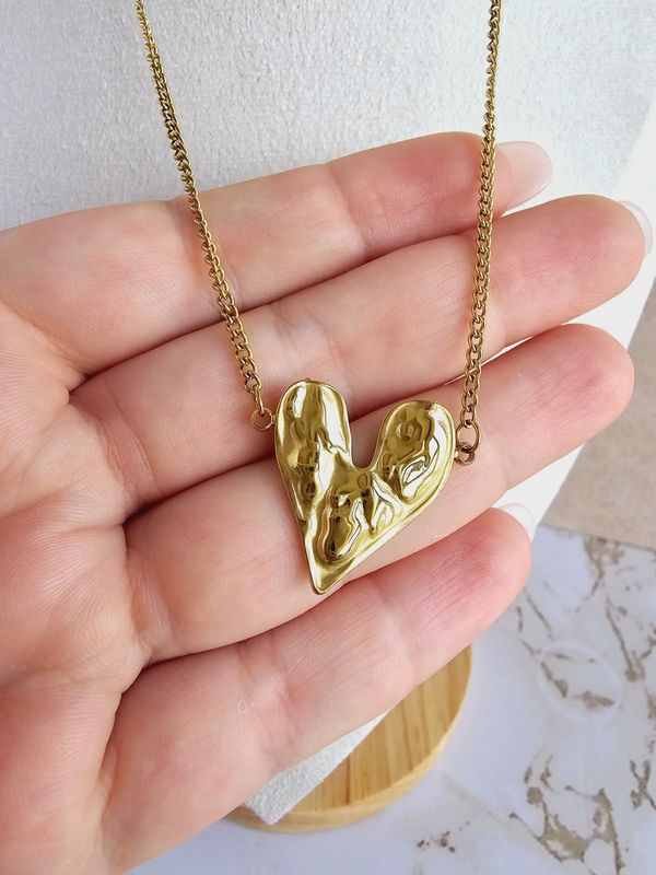 Gargantilla con Dije de Corazón Martillado