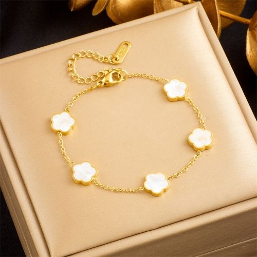 PULSERA TREBOL, COLOR: Blanca