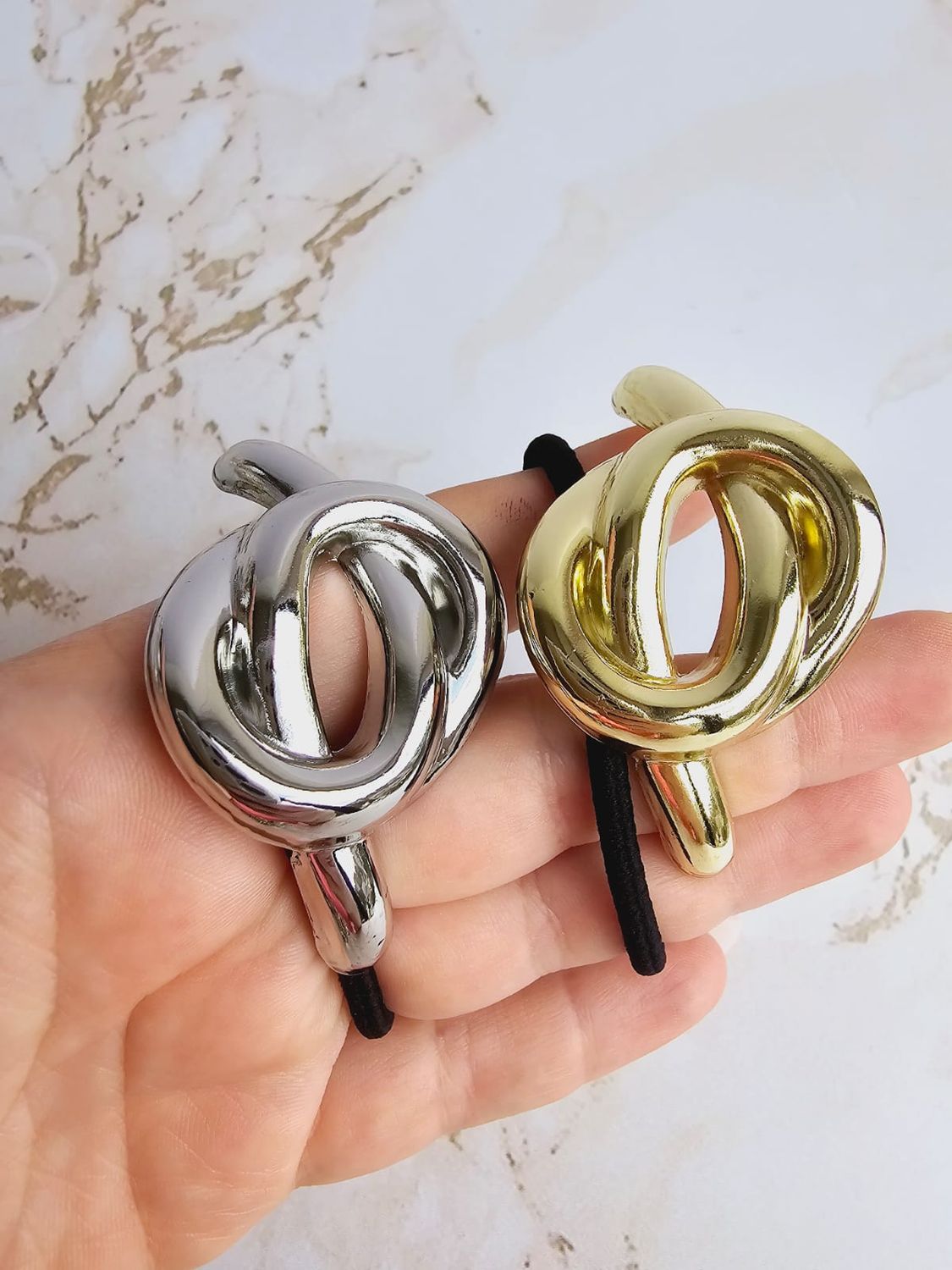​Colas de Cabello nudo