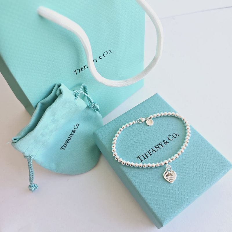 ​Pulsera de Plata con Bolitas y Dije de Corazón