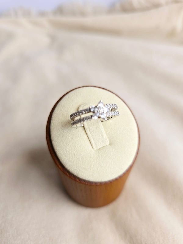 Anillo Flor con cristal