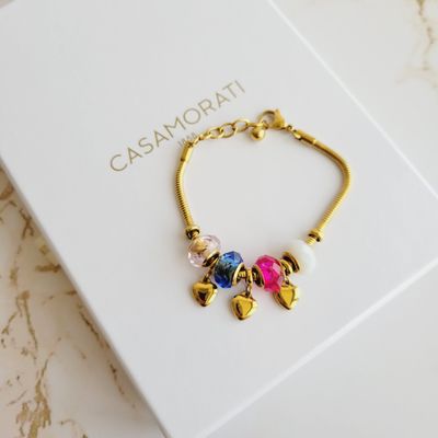 Pulsera con dijes de corazon y ruedas