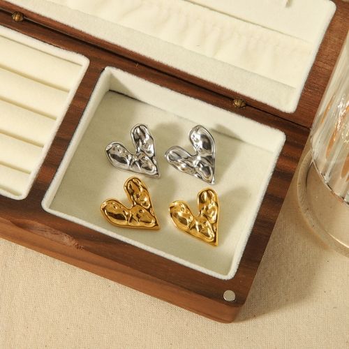 Aretes corazón martillados