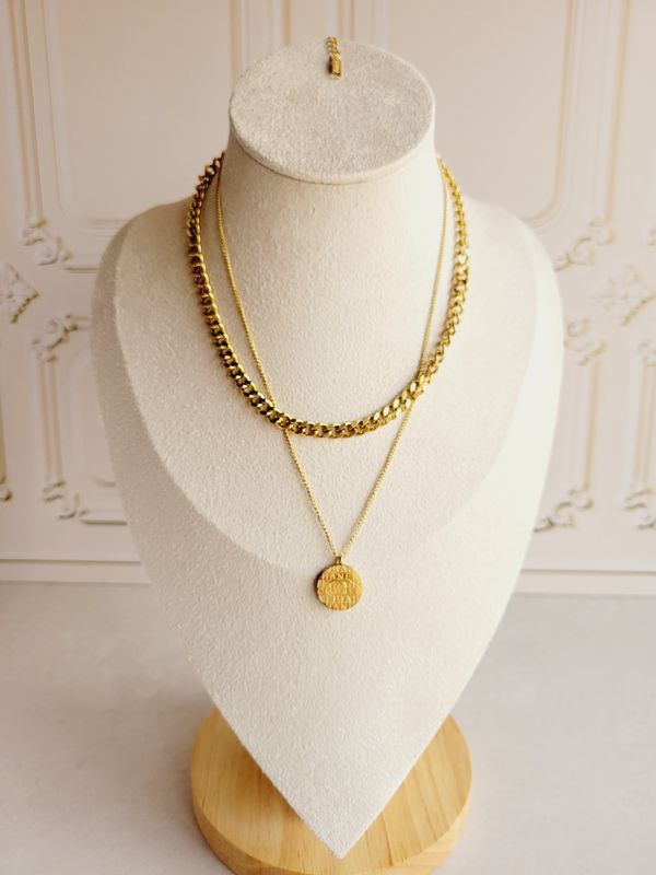 Gargantilla Doble de Marca Internacional