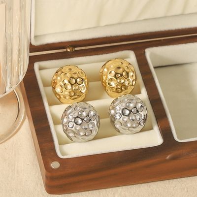 Aretes de Borlas Martilladas