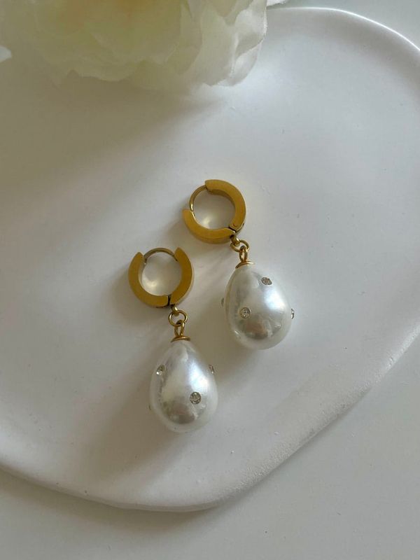 Argolla con perla colgante