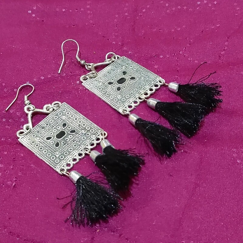 BLACK TASSEL EARRINGS