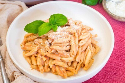 Chicken Penne Rosa sauce( half tray 8-10 people) 