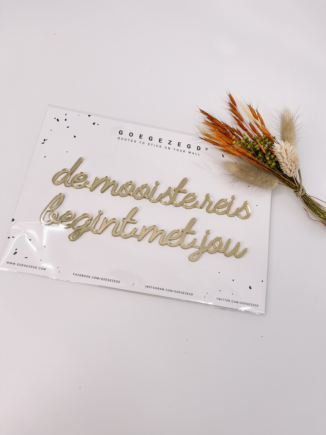 Zelfklevende Quote - De mooiste reis begint met jou