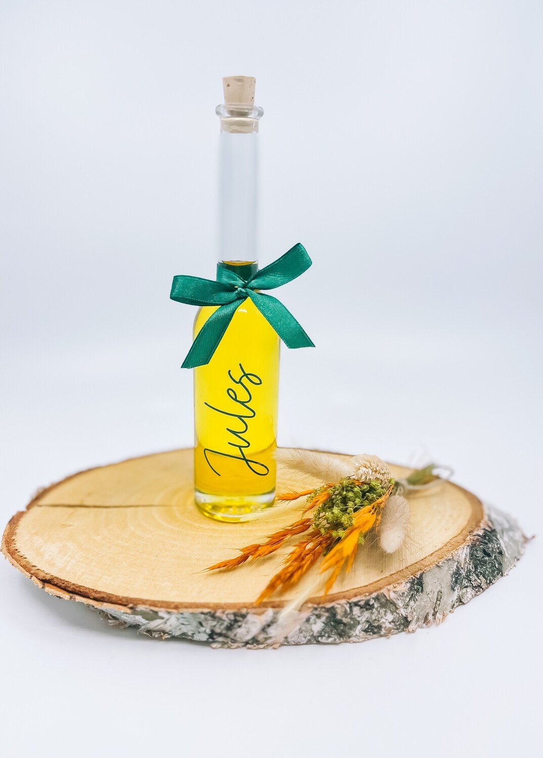 Fles gevuld met olijfolie