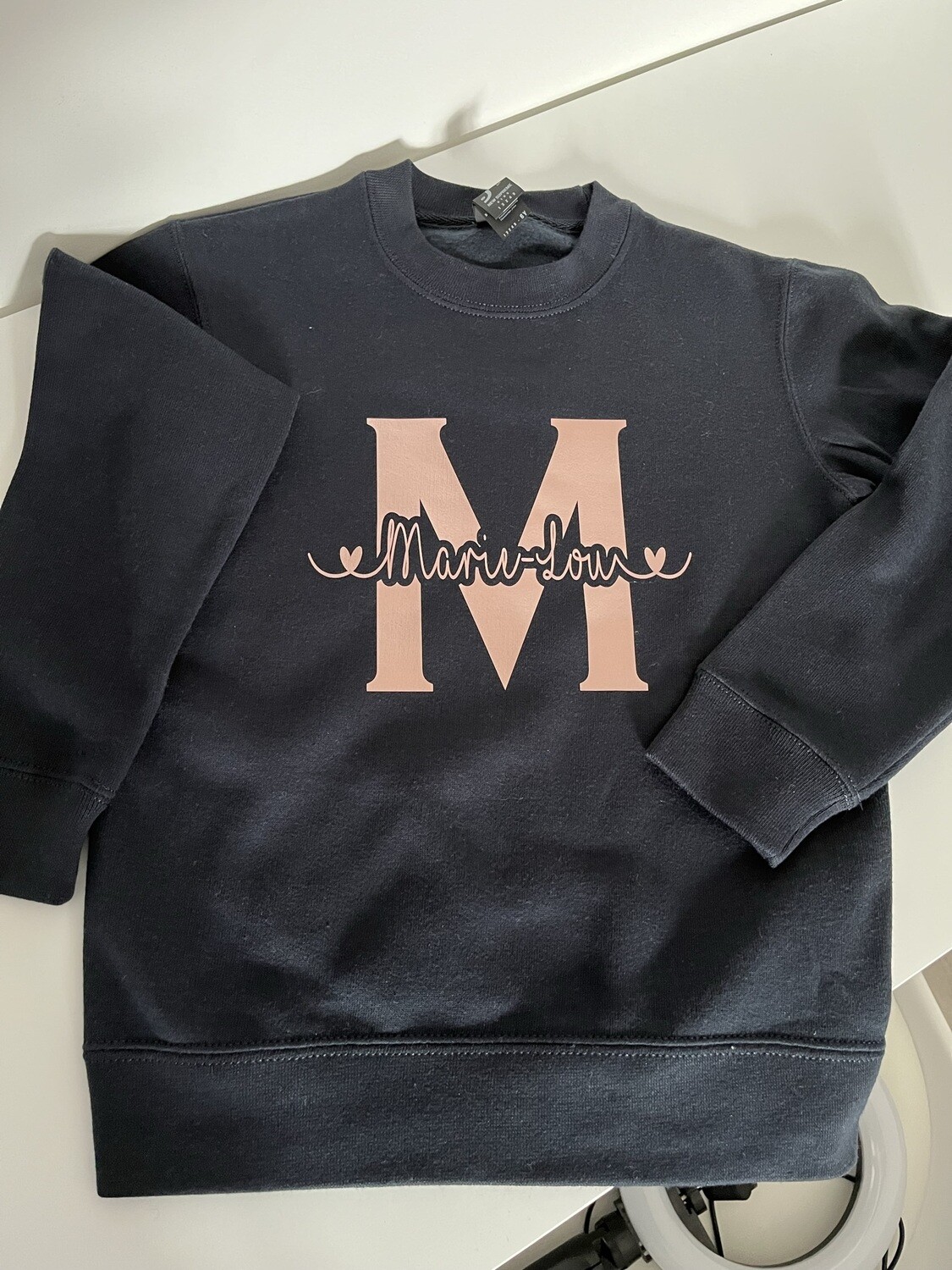 Sweater met naam en grote letter