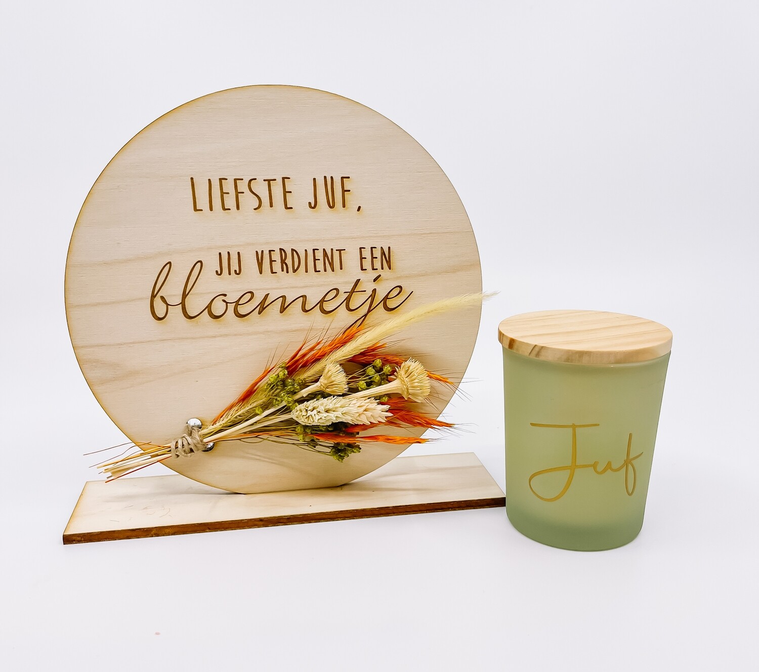 Houten cirkel met droogbloemen + kaars