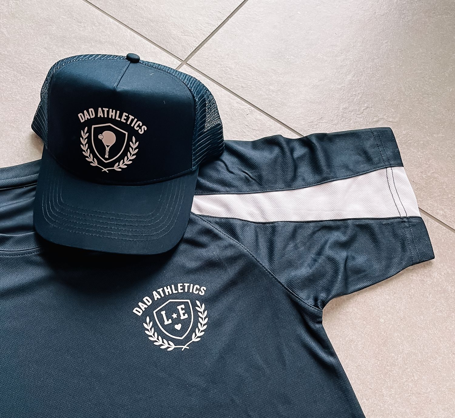 Dad Athletics – set (pet + T-shirt)