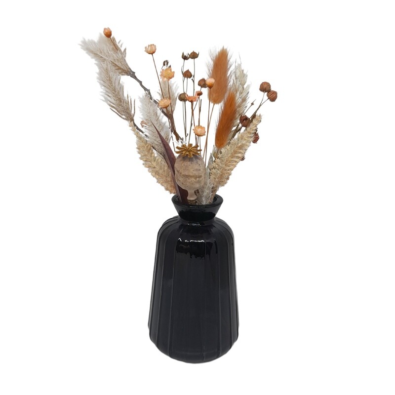 Vaasje met droogbloemen