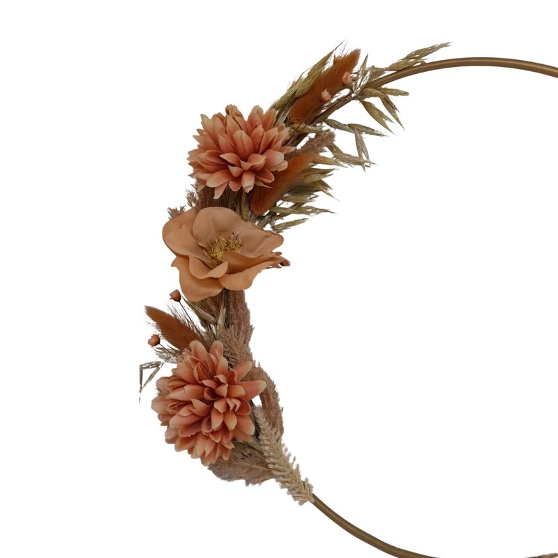 Krans met droogbloemen