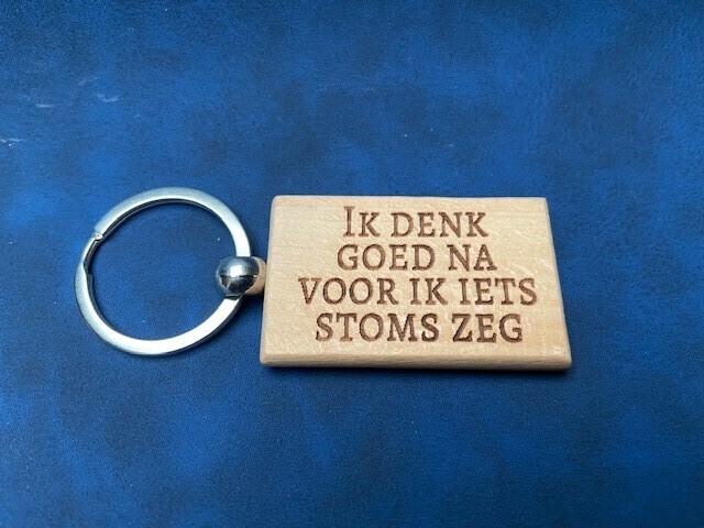 Houten sleutelhanger - Ik denk goed na