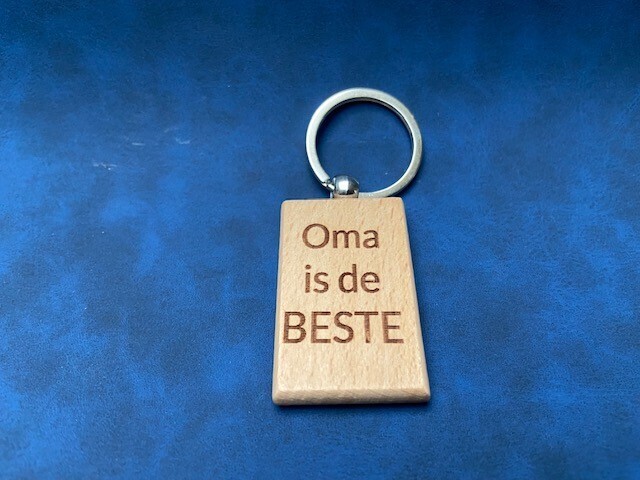 Houten sleutelhanger - oma is de beste
