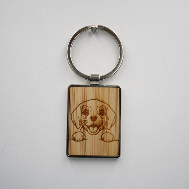 Metalen sleutelhanger, bamboe inleg - Beagle
