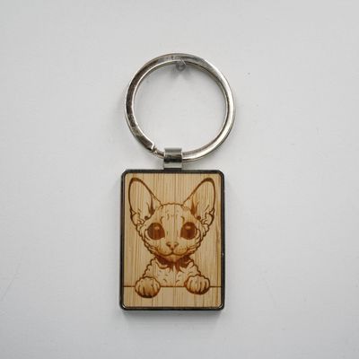 Metalen sleutelhanger, bamboe inleg - Cornish rex