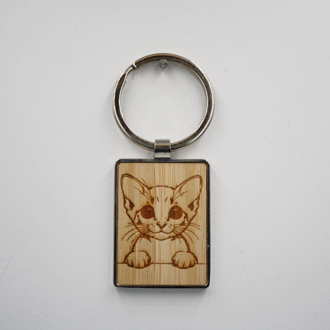 Metalen sleutelhanger, bamboe inleg - Oosterse korthaar Metalen sleutelhanger, bamboe inleg - Oosterse korthaar