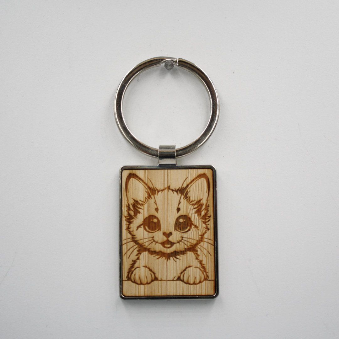 Metalen sleutelhanger, bamboe inleg - Lykoi