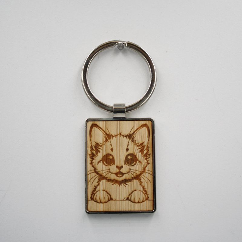 Metalen sleutelhanger, bamboe inleg - Lykoi