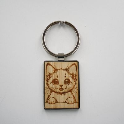 Metalen sleutelhanger, bamboe inleg - Lykoi