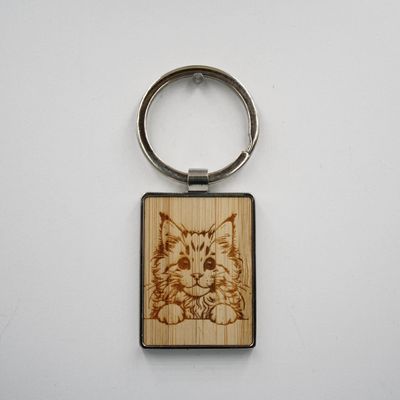 Metalen sleutelhanger, bamboe inleg - Maine Coon
