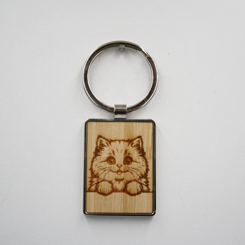 Metalen sleutelhanger, bamboe inleg - Siberische kat