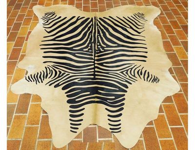 Kuhfelle mit Zebra-Druck