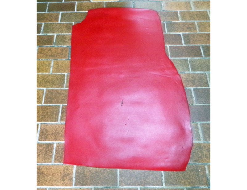 Rindspaltleder Rot mit kleinen Fehlern (Gürtelleder), Rindleder, Lederstück, Lederhaut