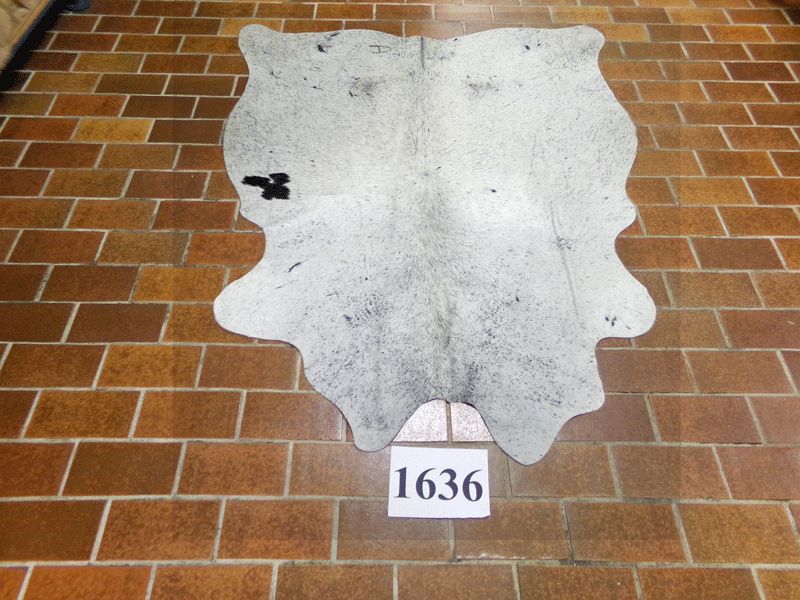 kleines Kuhfell (Nr.1636), mit Brandzeichen kleines Kuhfell (Nr.1636), mit Brandzeichen