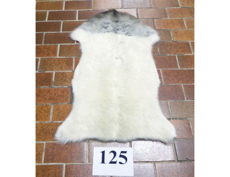 Unikat-Schaffell Nr.125, weißgegerbt Unikat-Schaffell Nr.125, weißgegerbt