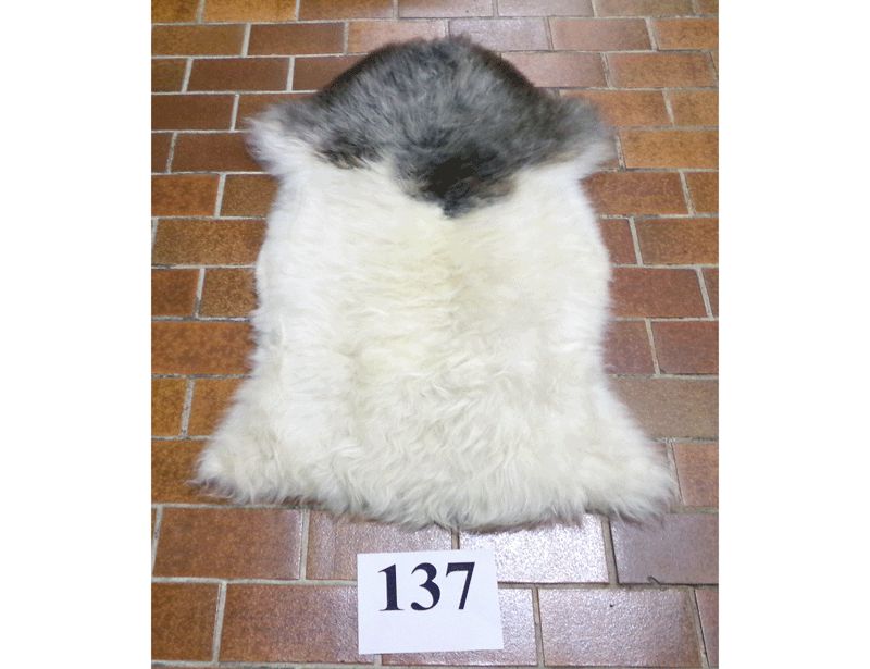 Unikat-Schaffell Nr.137, weißgegerbt