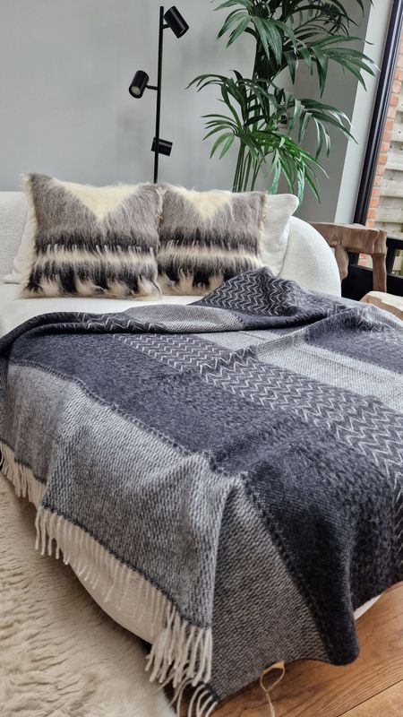Kussens, plaids en schapenvachten