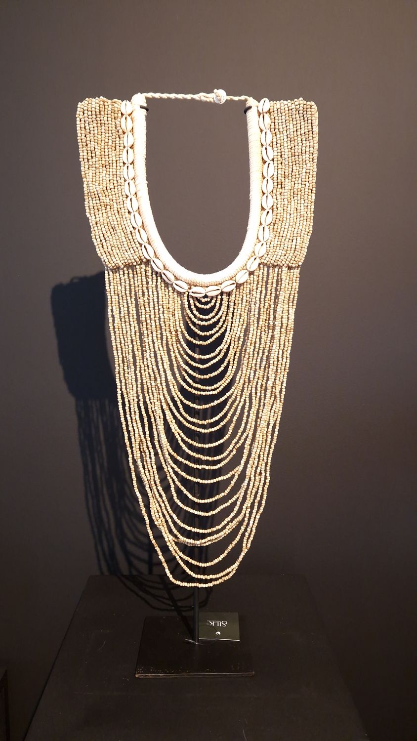 Necklace bruin/crème op voet