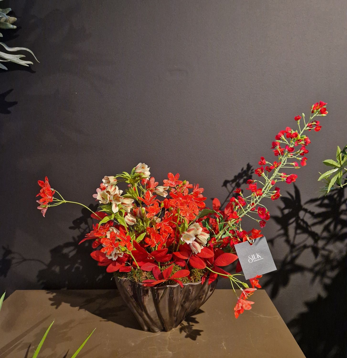 Bloemstuk Scarlet Majesty in Mobach schaal